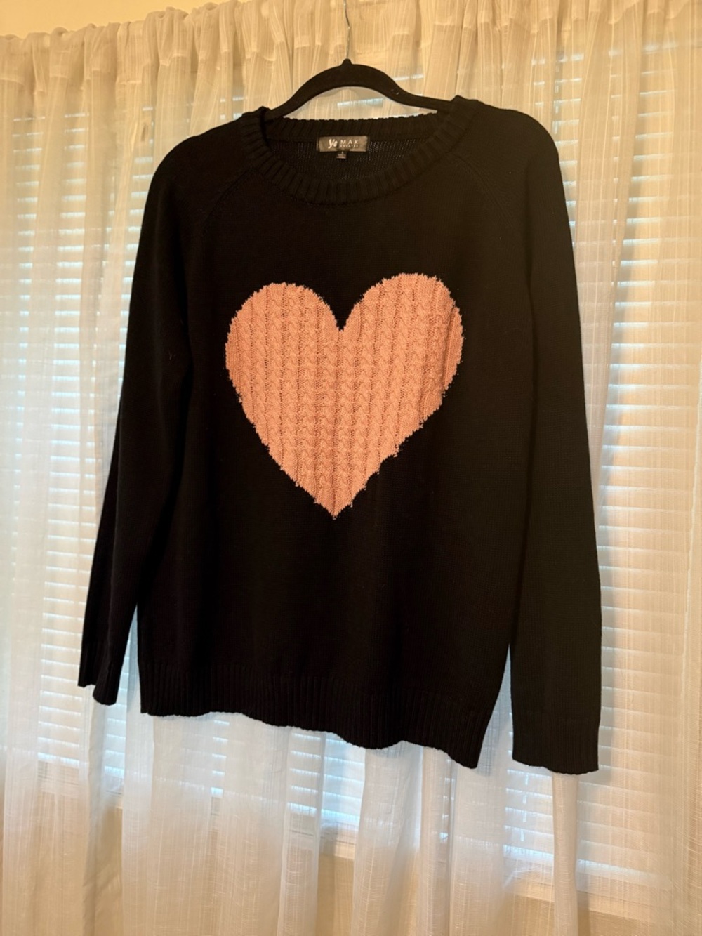 Ye mak sweaters Heart Intarsia Crewneck Sweater - Black with Pink Heart